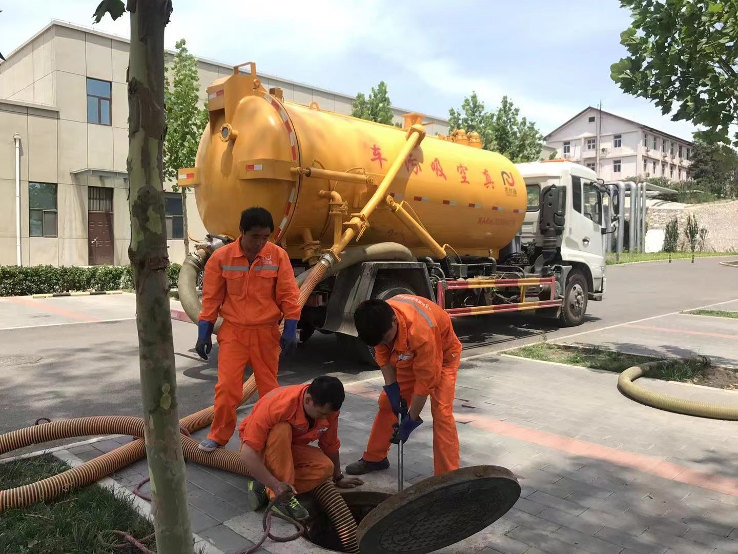 达日化粪池清理与5-8吨吸粪车施工效率分析